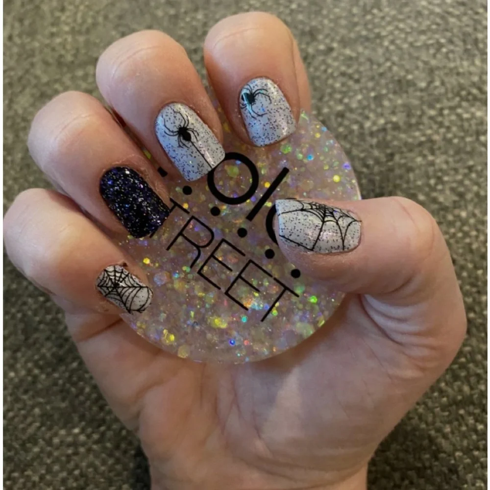 Color Street Web Of Lies Nail Polish Strips - Picture 2 of 4